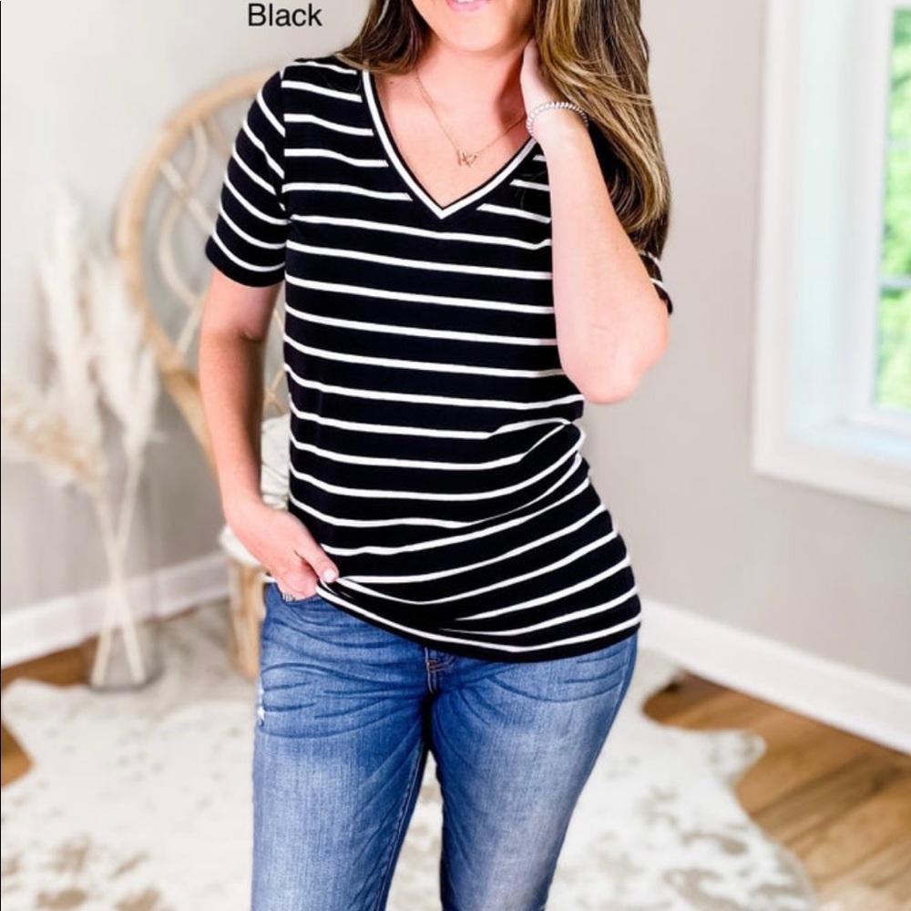 Zenana size medium V-neck